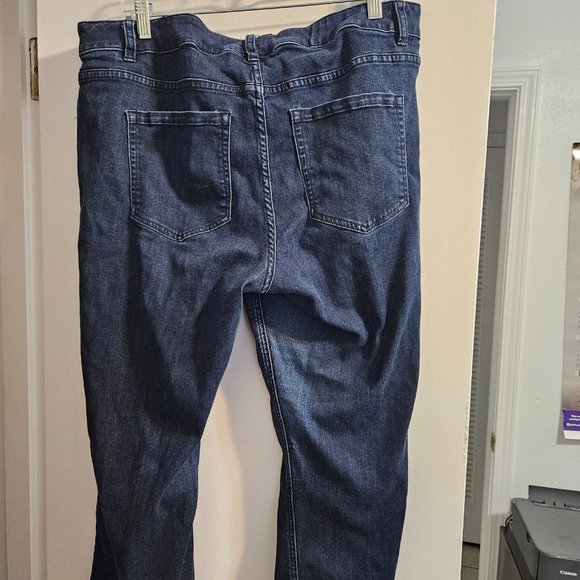 Women's Plus Size Denim Capris - Picture 2 of 4